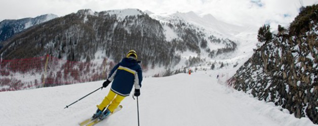 Buy Your Ski Passes Now!